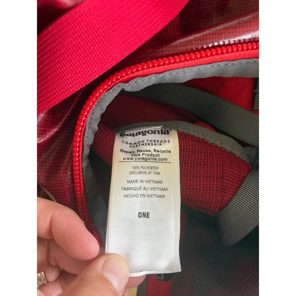 Patagonia Black Hole Duffel 60L Red Backpack Strap Travel Bag 49341 Hiking Camp